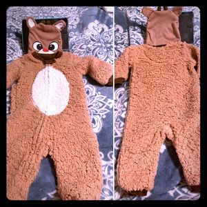 Cute Reindeer onsie and comes with a Reindeer hat.
